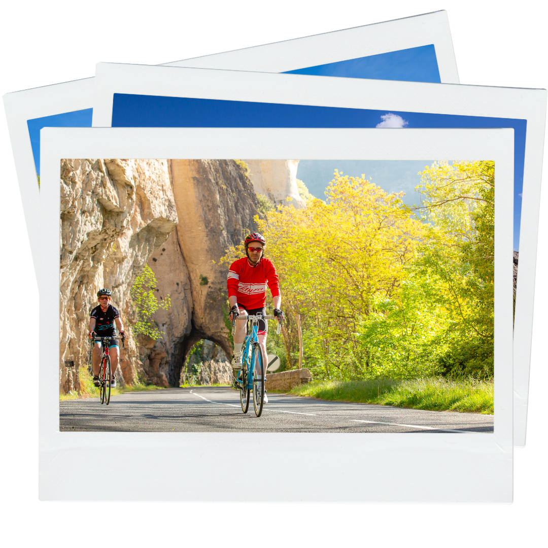 Randonnée à vélo entre amis dans les Gorges du Tarn en Lozère